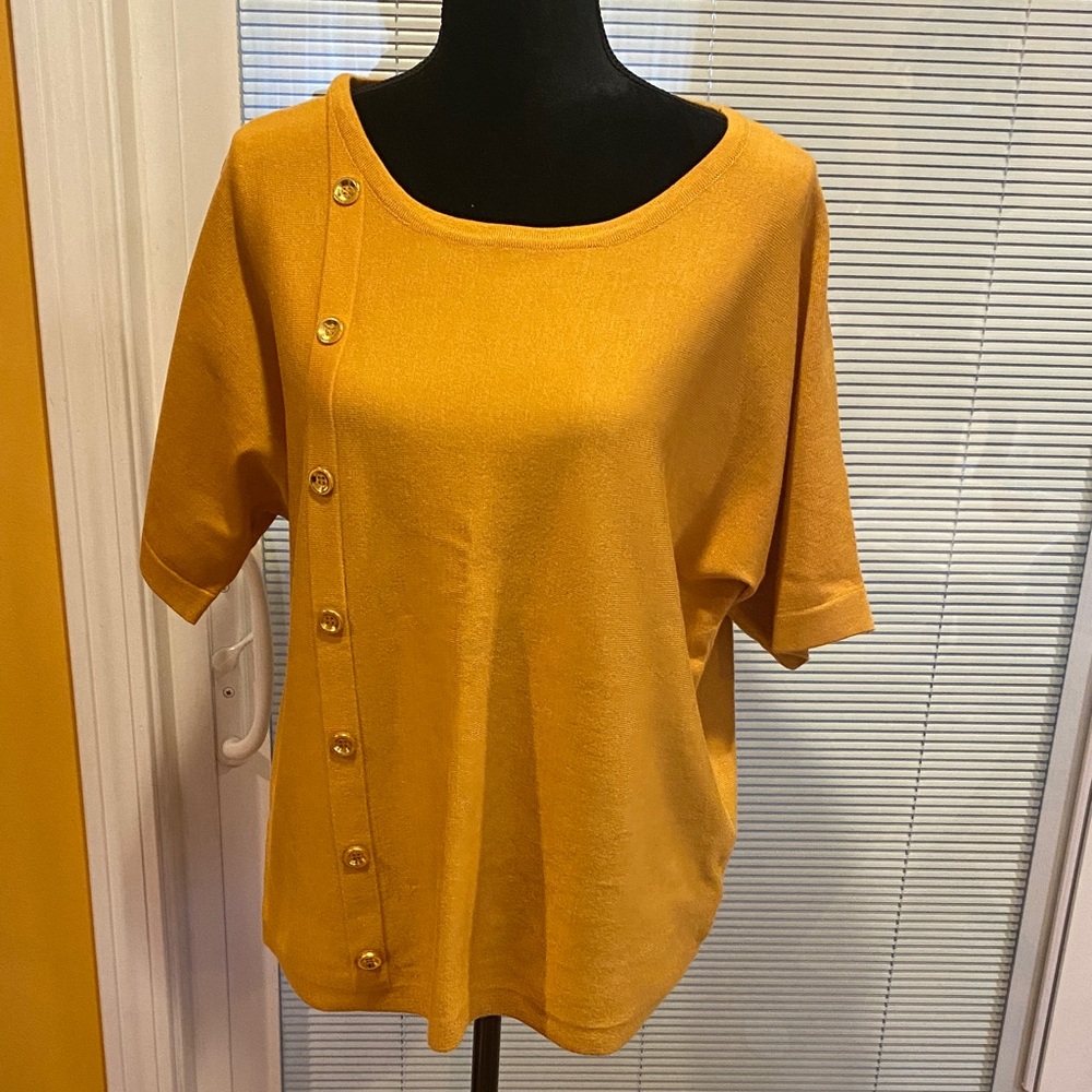 Cable & Gauge Mustard Button-Accent Blouse